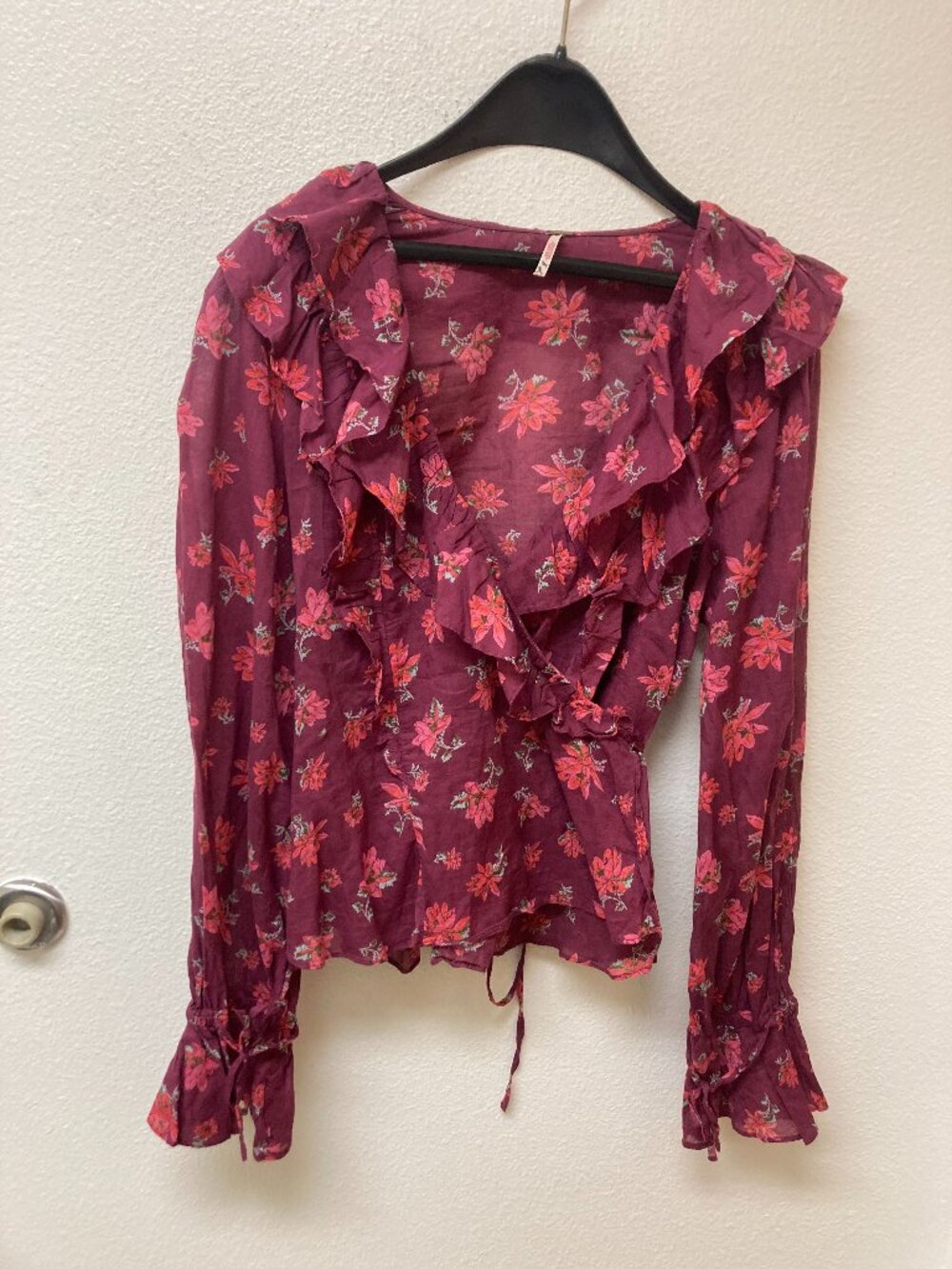 FREE PEOPLE Romantic Ruffly Wrap Around Floral Top (XL)